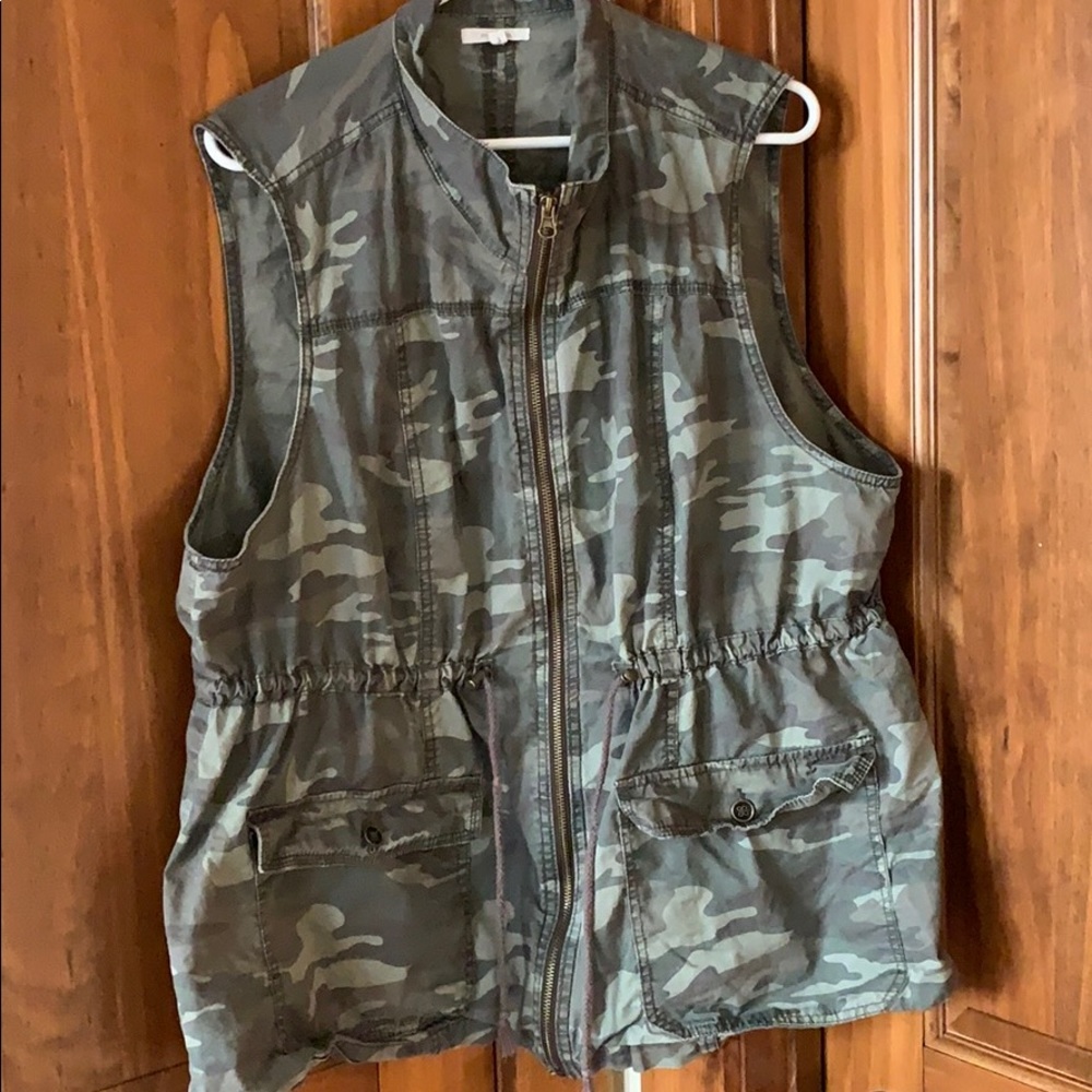 Maurices Camo Vest